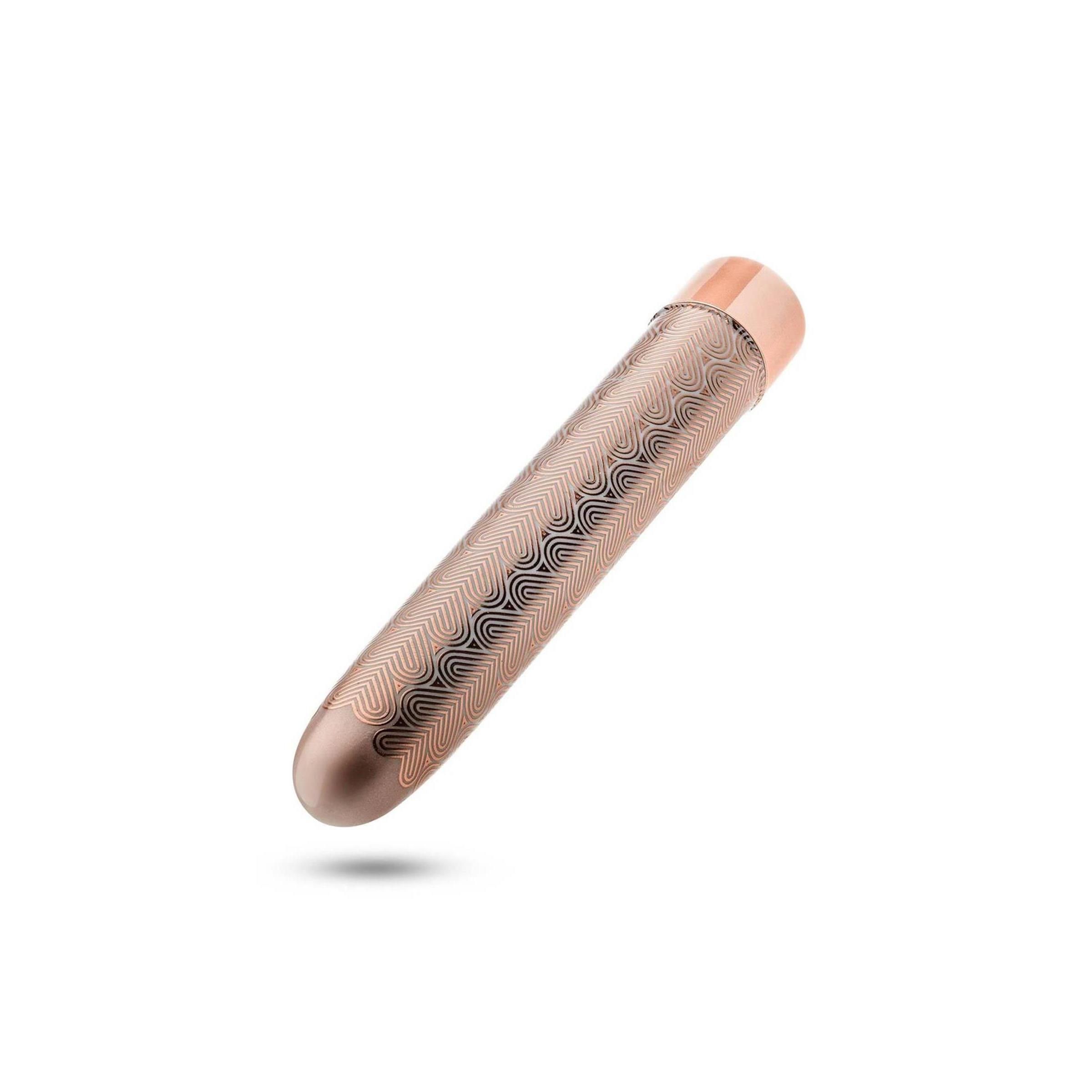 Wellness-Produkt in Roségold mit wellenförmigem Muster. Unterteil und Spitze glatt. Perspektivische Ansicht.