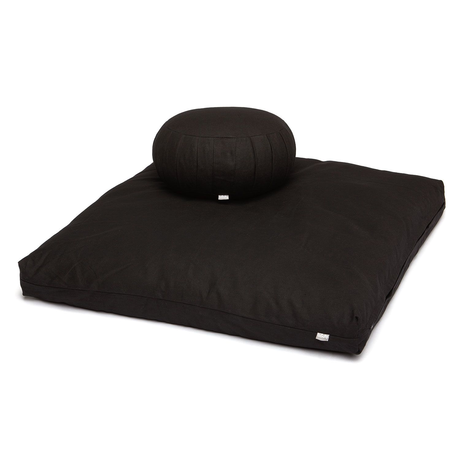 Schwarzes Meditationskissen ZAFU BASIC auf Meditationsmatte ZABUTON BASIC. Beide aus Stoff.