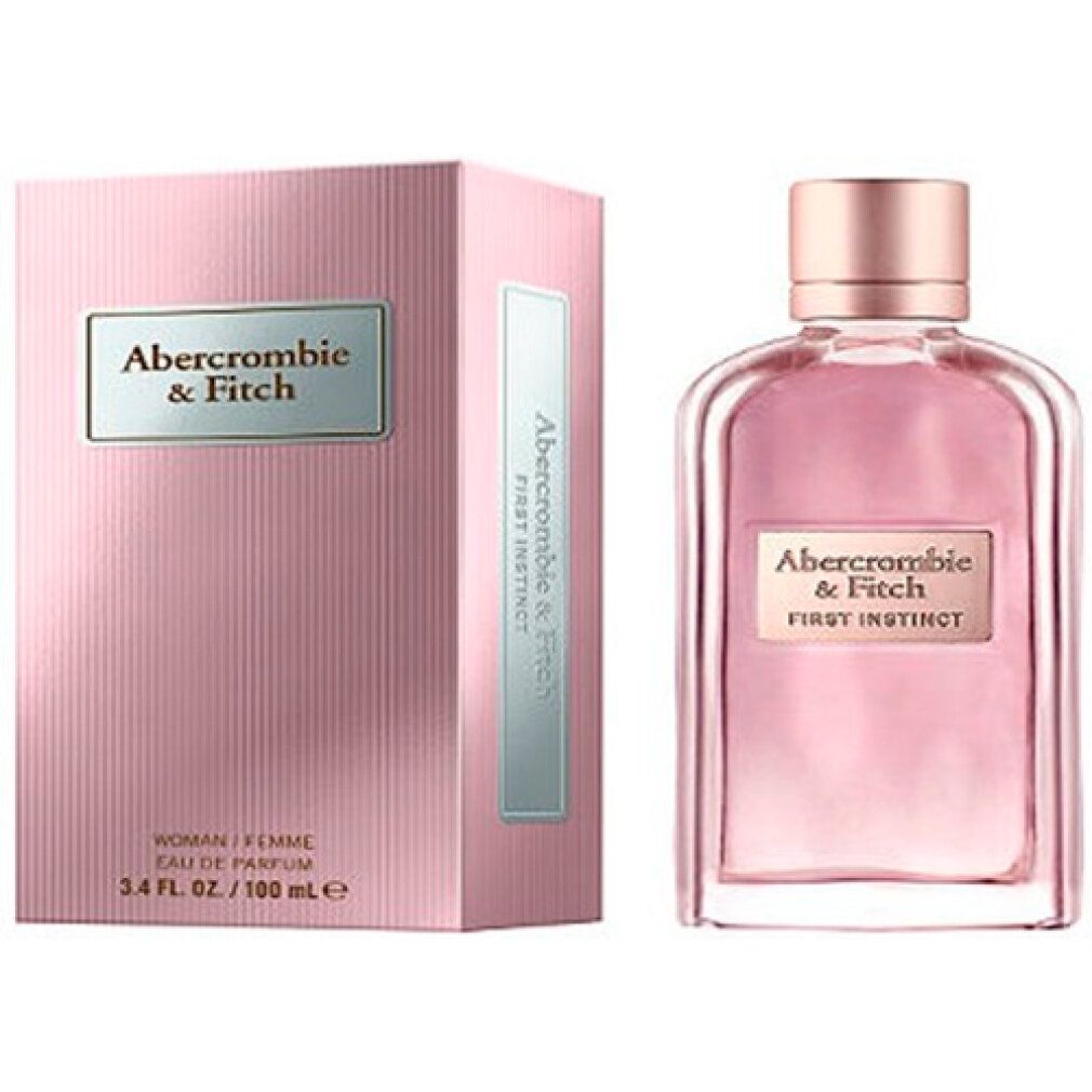Rosafarbene Verpackung und Flakon. Aufschrift: Abercrombie & Fitch, First Instinct, Woman/Femme, Eau de Parfum.