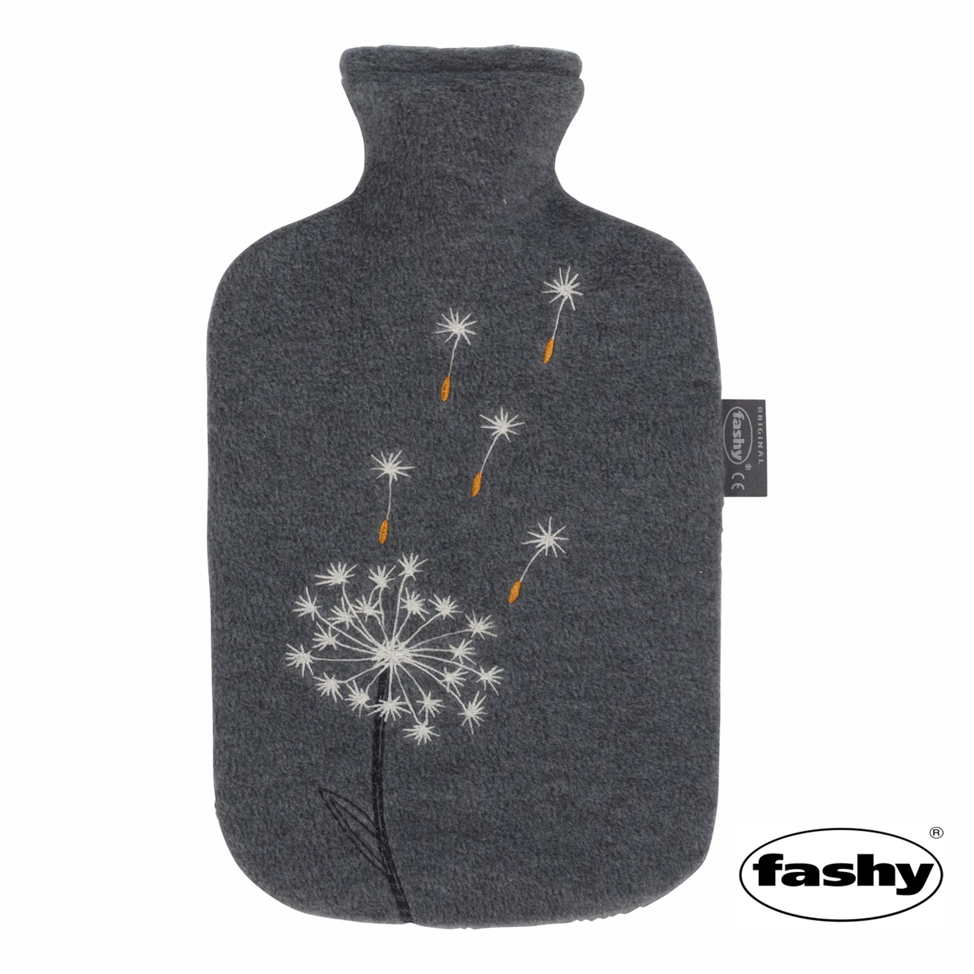 Graue Wärmflasche mit Flauschbezug und gesticktem Pusteblumen-Motiv. Marke: fashy.