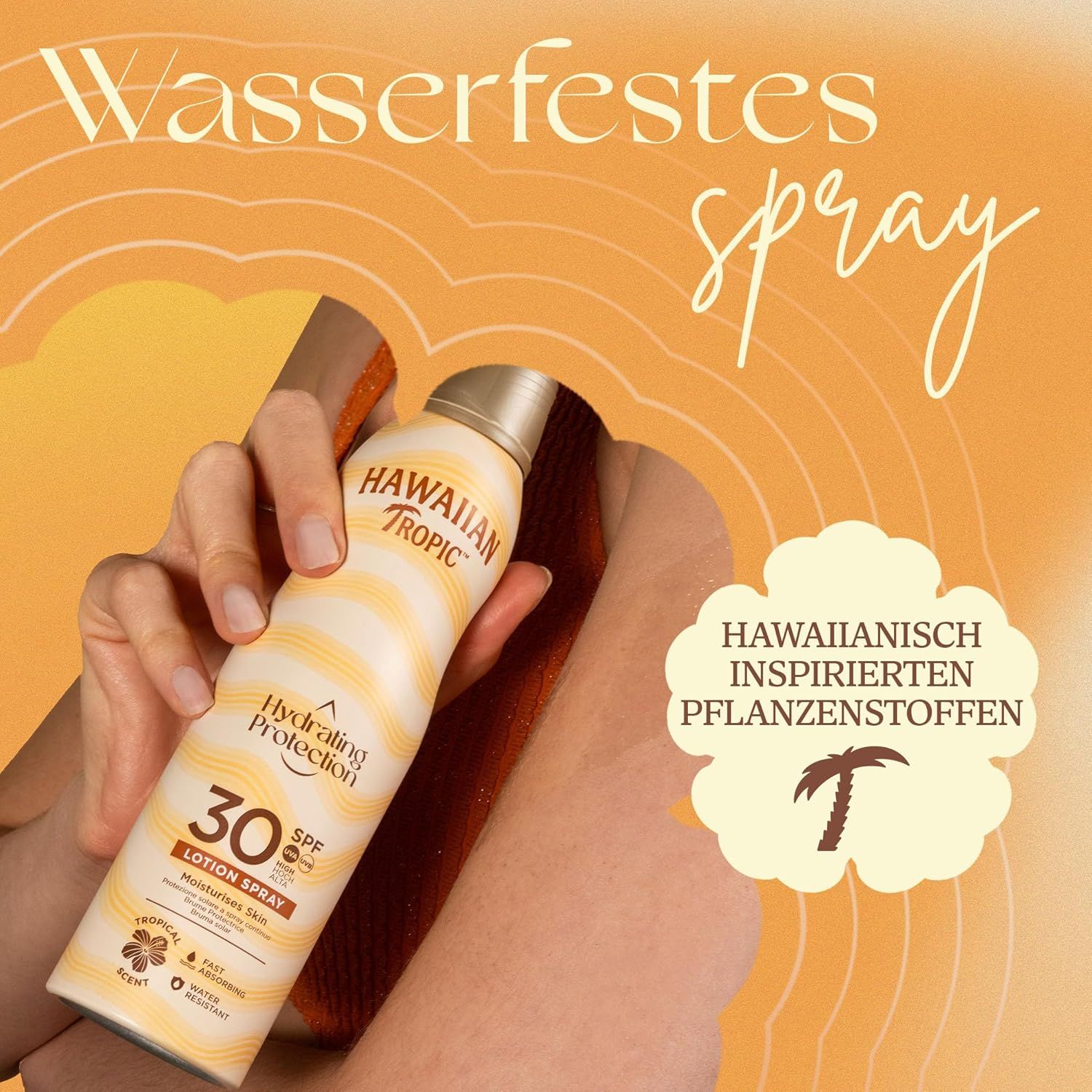 Person hält Sonnencreme-Spray von Hawaiian Tropic. Text: Wasserfestes Spray, hawaiianisch inspirierte Pflanzenstoffe, SPF 30.
