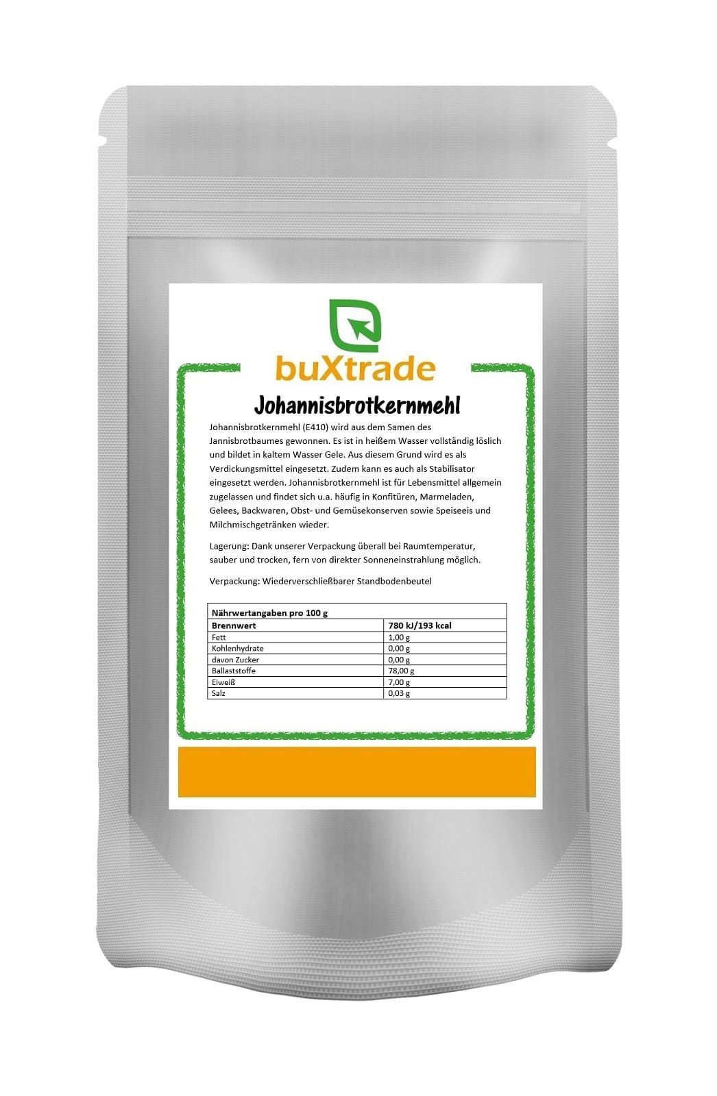 Standbodenbeutel mit buXtrade Johannisbrotkernmehl. Etikett mit Produktinformationen und Nährwertangaben.