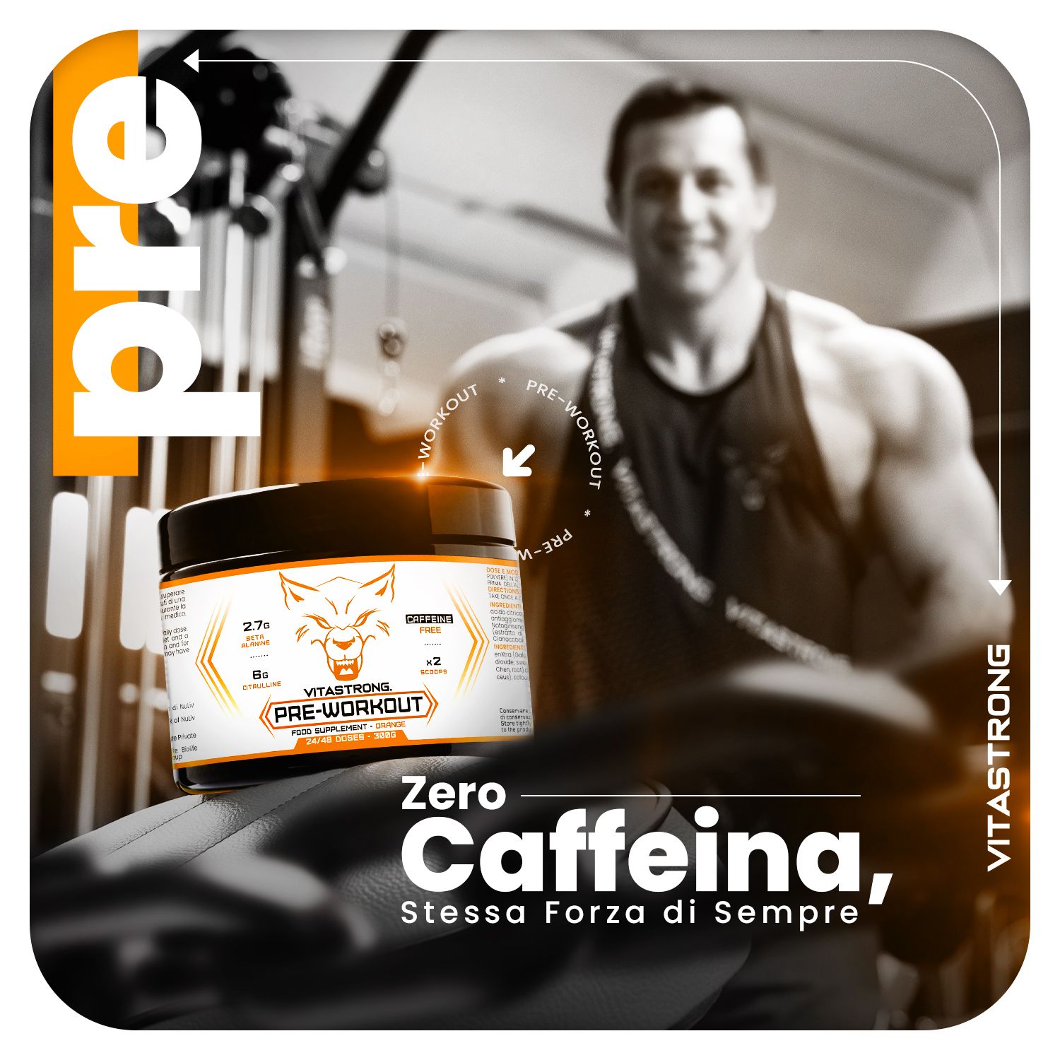 Dose Vitastrong Pre-Workout, Text: Zero Koffein, gleiche Stärke. Wolf-Logo. Orangefarbenes Etikett. Im Hintergrund: Fitnessstudio.