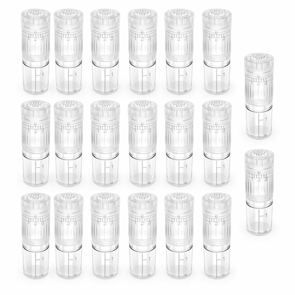 Mehrere transparente Microneedling-Nadeln, 24 Pins, in zylindrischer Form. Gehäuse mit Skala.