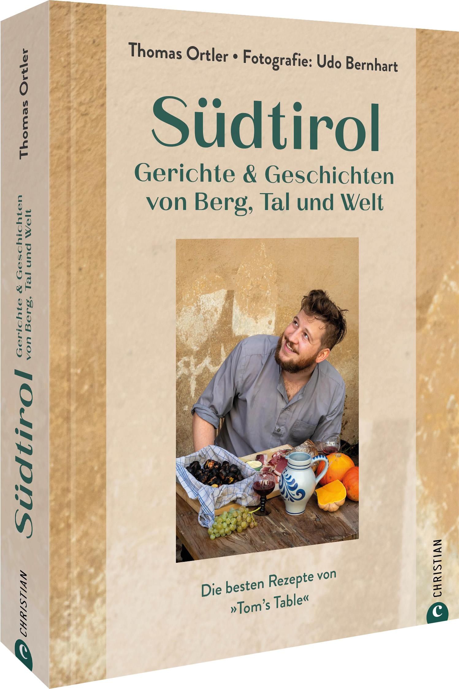 Buchcover: Südtirol, Gerichte & Geschichten. Autor Thomas Ortler. Foto von Udo Bernhart. Auf dem Cover ein Mann an einem Tisch mit Essen.