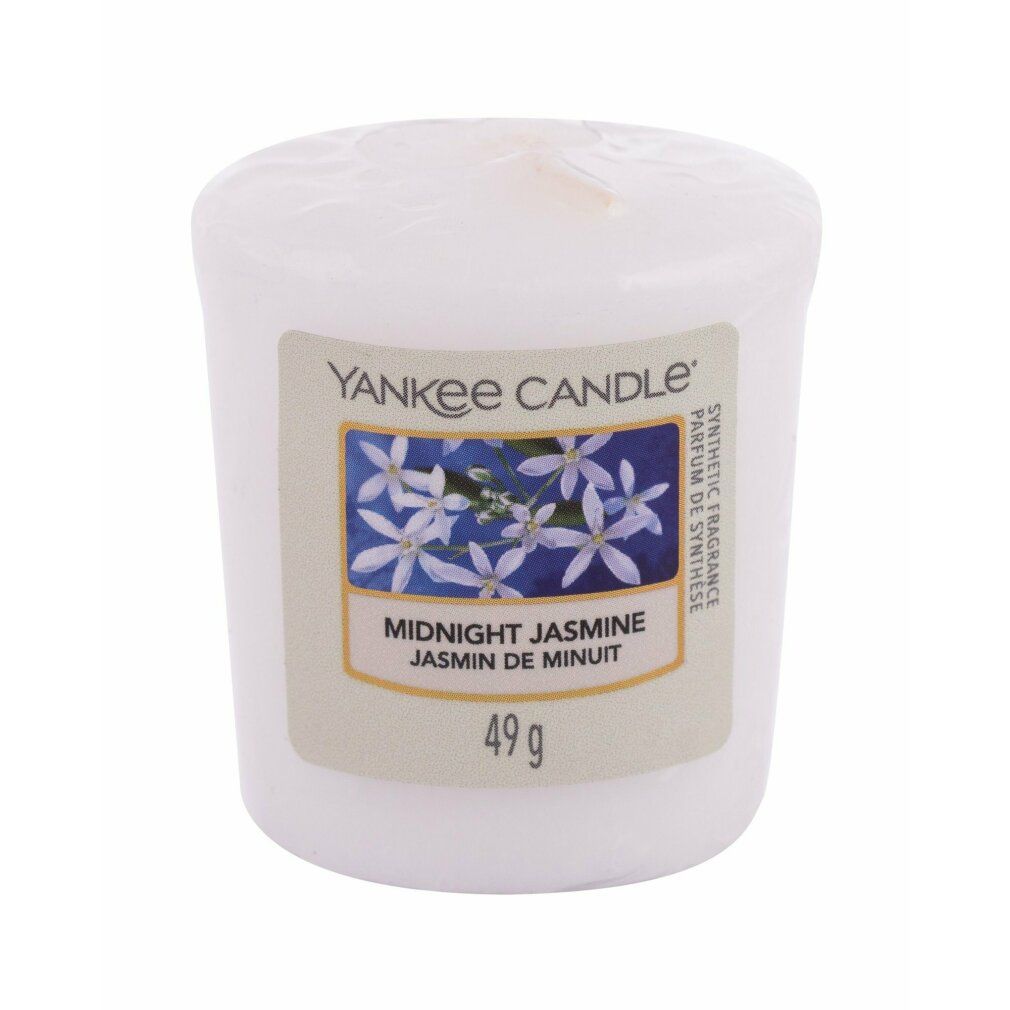 Yankee Candle Midnight Jasmine Duftkerze. Weiße Kerze mit Etikett. Etikett mit Blumenmotiv, Schriftzug und Gewichtsangabe.