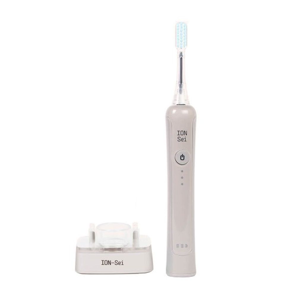 Elektrische Zahnbürste ION-Sei Moon Grey mit Ladestation. Graues Gehäuse, blauer Bürstenkopf. Power-Taste und Ladeanzeige.
