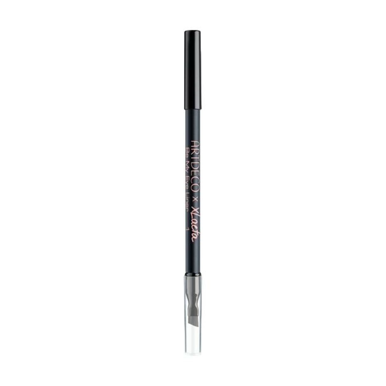 Schwarzer Artdeco x Xlacia Eyeliner-Stift. Aufschrift auf dem Stift. Mit integriertem Applikator.