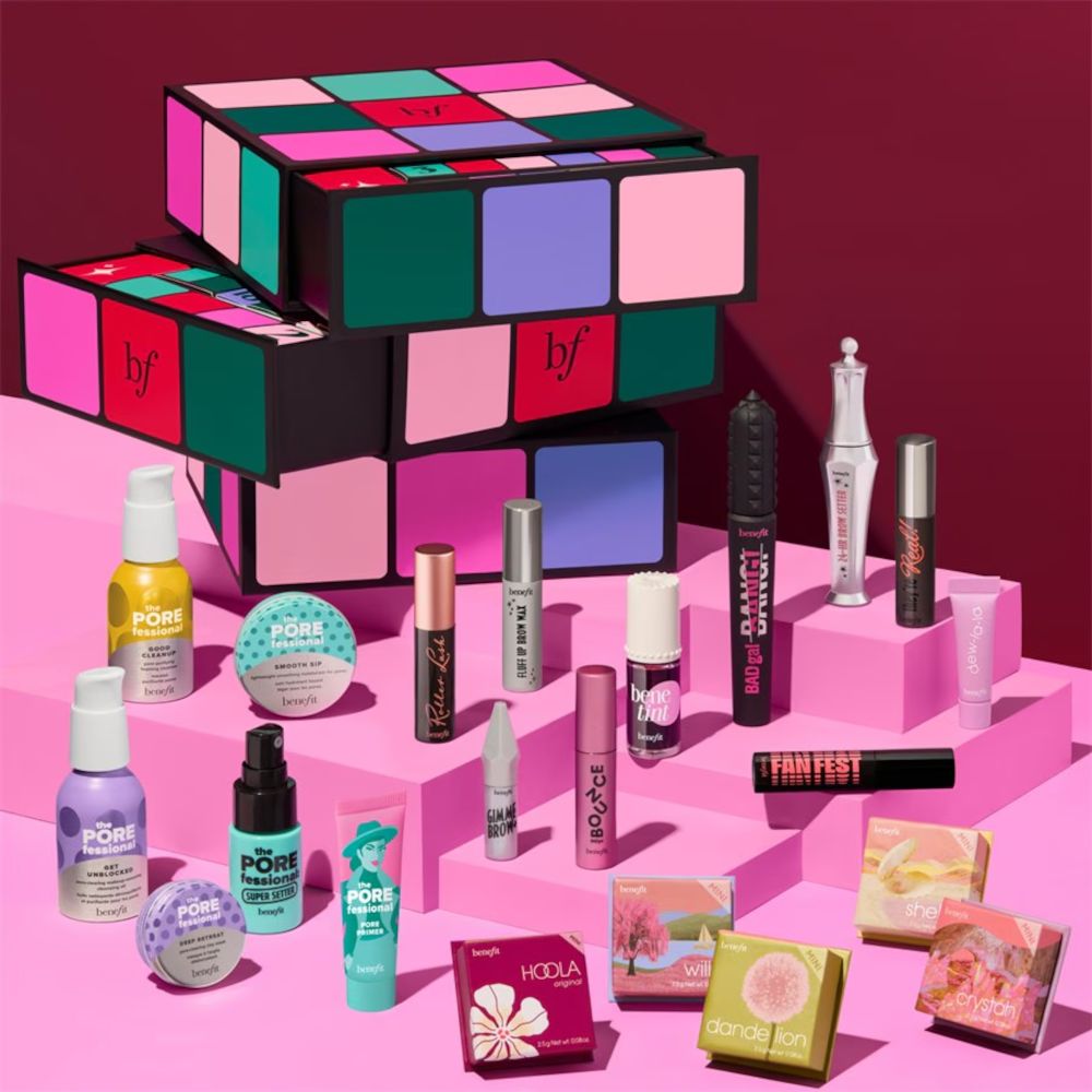 Benefit Glam Cube Adventskalender 2025 – 24 Beauty-Überraschungen