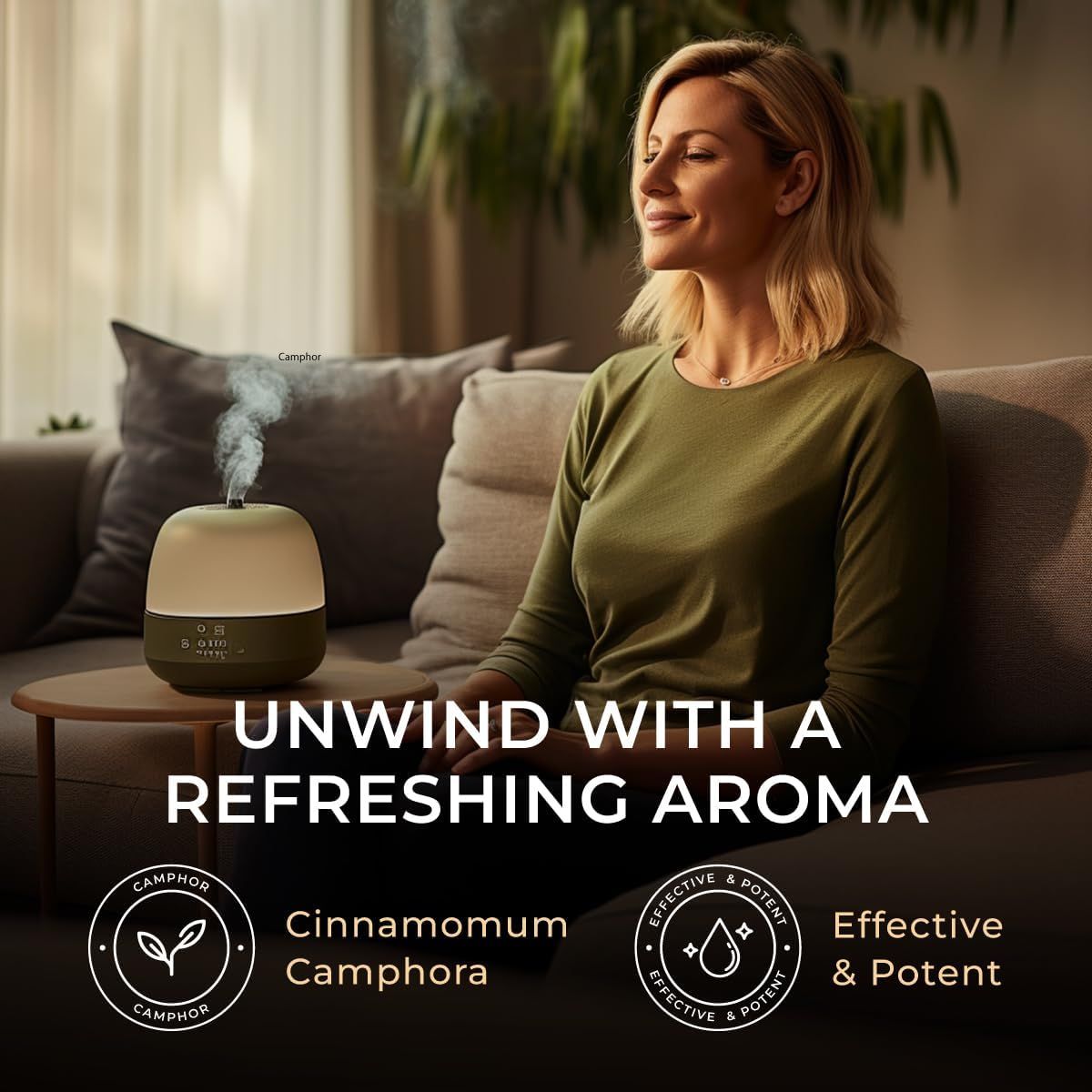 Aromatherapie-Diffusor, beige-braun, mit Dampf. Frau sitzt entspannt auf Sofa. Text: Unwind with a refreshing aroma.