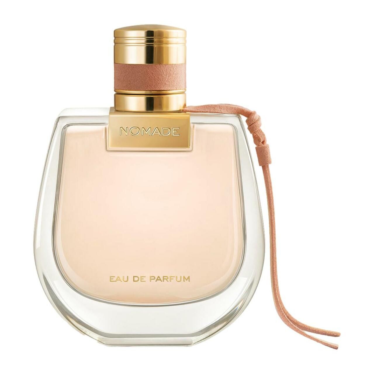 Parfümflakon mit goldfarbenem Verschluss und beigem Lederband. Aufschrift: Nomade Eau de Parfum.