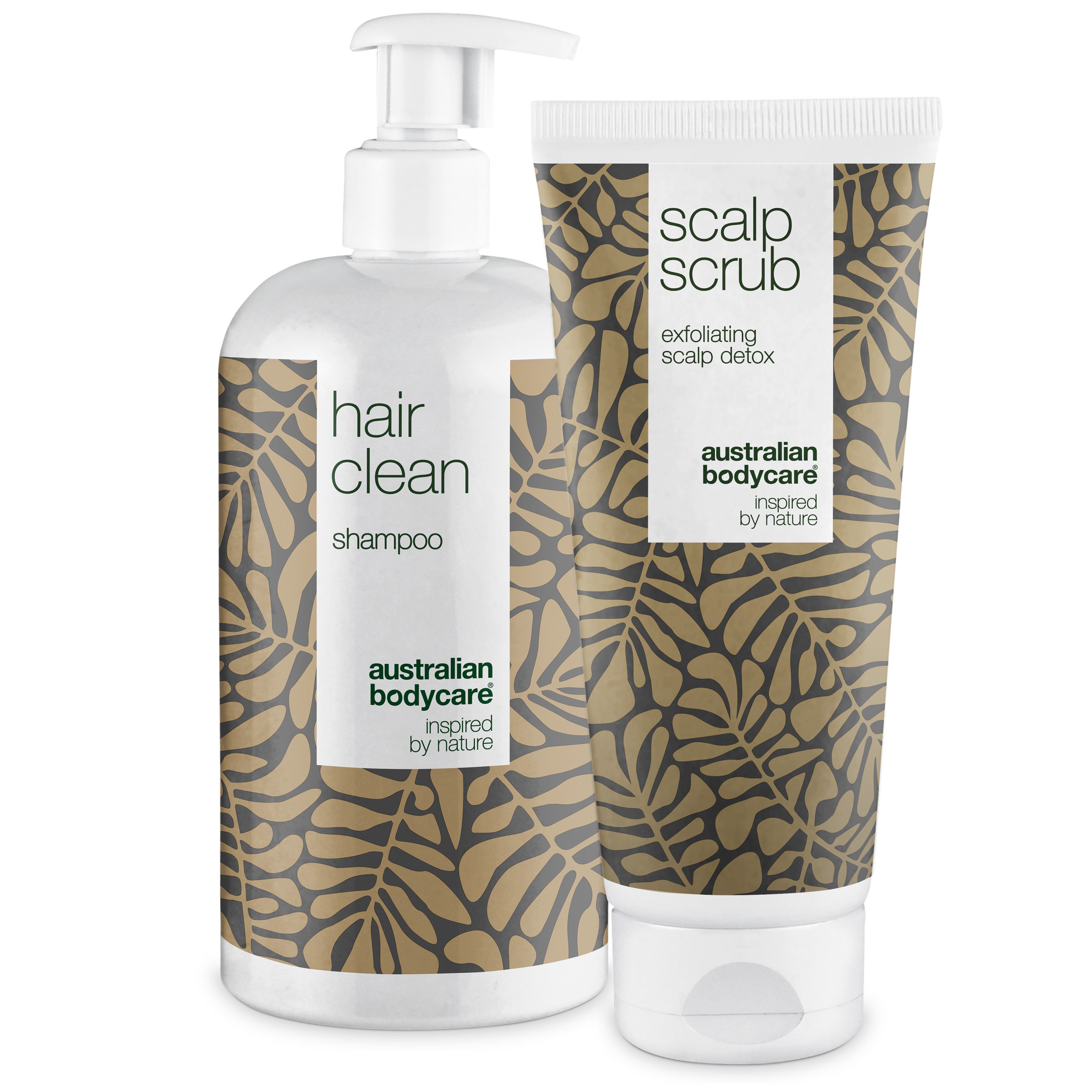Shampoo- en scrubtube. Beide met bruin bladpatroon en witte dop. Opschriften: Hair Clean, Scalp Scrub.