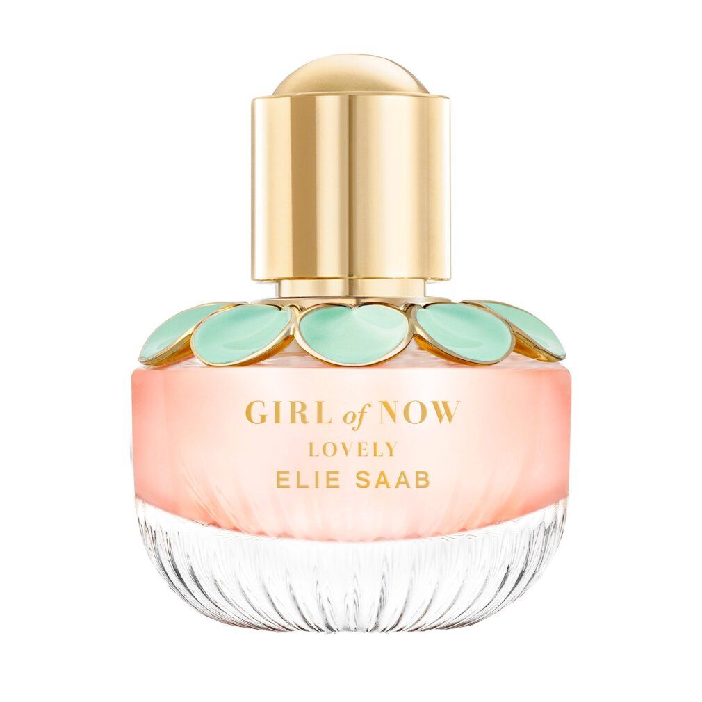 Parfümflasche mit goldfarbenem Deckel, rosa Flüssigkeit und grünen Blütenblättern. Produktname und Marke sind auf der Flasche sichtbar.