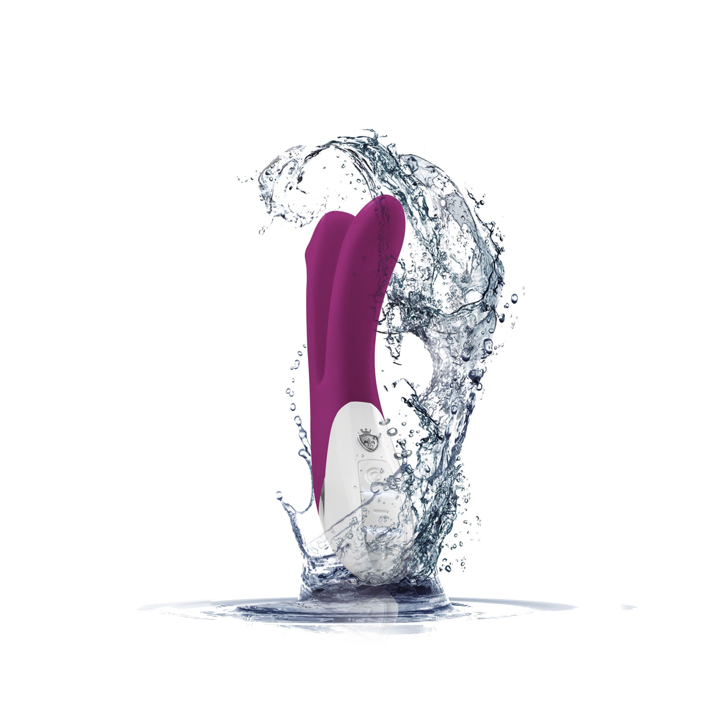 Vibrator in Wasser. Lila und weiß. Zwei Arme. Wasserspritzer.