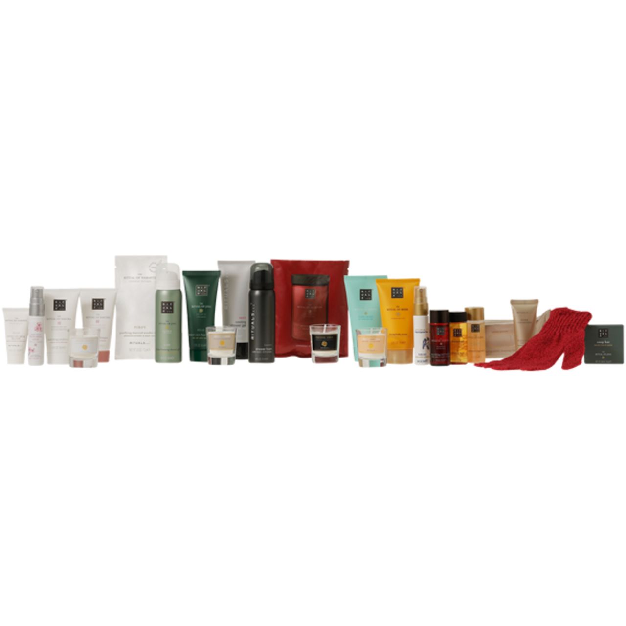 Verschiedene Wellness-Produkte, darunter Cremes, Kerzen und Duschgels. Aufgereiht auf weißem Hintergrund.