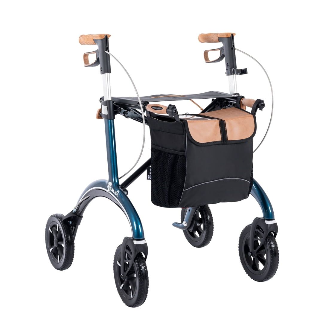 Blauer Rollator mit vier Rädern, Einkaufstasche und Handgriffen aus Holz. Schwarze Räder und Rahmen.
