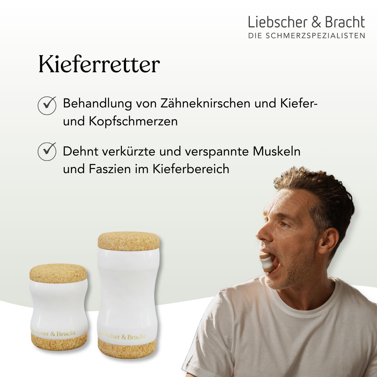 Mann mit Liebscher & Bracht Kieferretter im Mund, zur Linderung von Kiefer- und Kopfschmerzen.