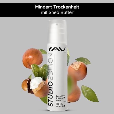 RAU Cosmetics Calming & Repair Mask mit Shea Butter. Die Flasche ist weiß mit schwarzer Schrift. Der Text oben besagt: "Mindert Trockenheit mit Shea Butter". Um die Flasche herum sind Shea Butter Früchte und Blätter.