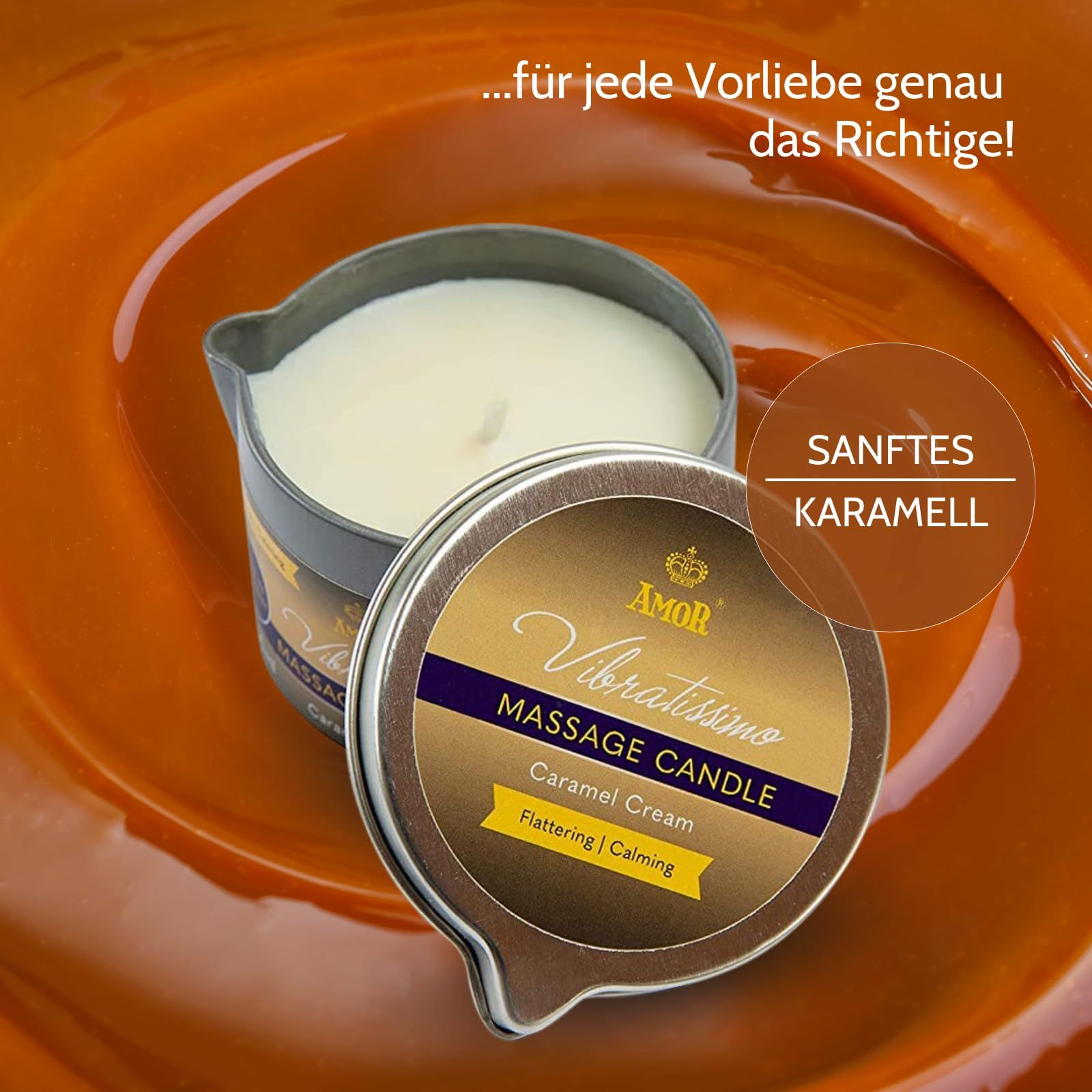 Massagekerze 'Caramel Cream' in Dose, umgeben von Karamell.