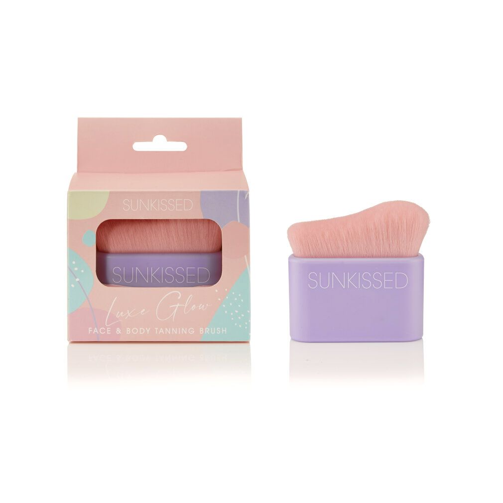 Pinsel für Gesicht und Körper, Sunkissed. Rosa Pinselborsten auf lila Basis. Verpackung mit Produktname.