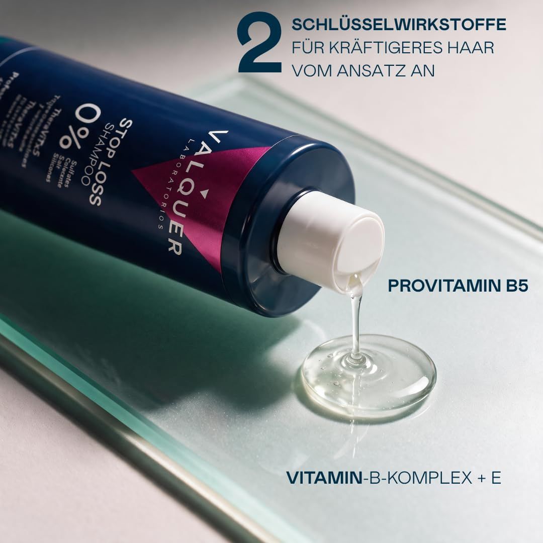 Flasche VALQUER LABORATORIOS Stop Loss Shampoo mit einem Tropfen Shampoo auf einer Glasoberfläche.