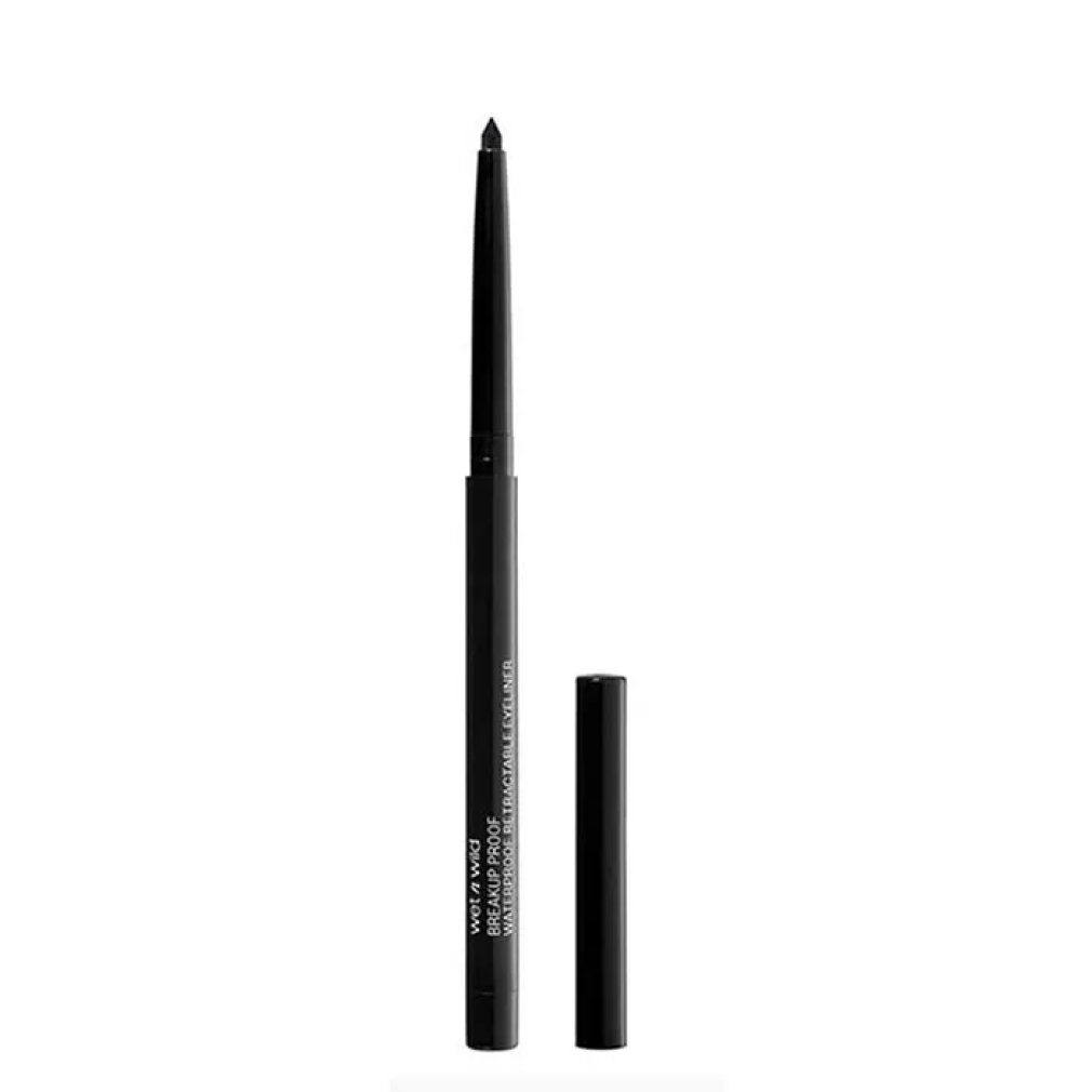 Schwarzer, ausziehbarer Eyeliner mit schwarzer Kappe. Auf dem Stift steht "Wet n Wild Breakup Proof Retractable Eyeliner".