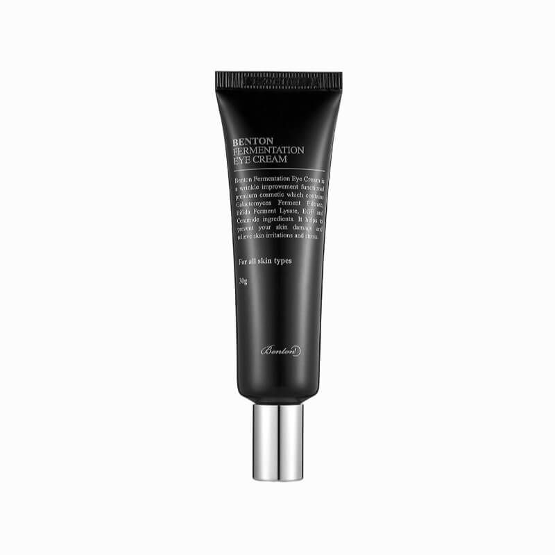 Schwarze Tube mit silbernem Verschluss. Aufschrift: BENTON FERMENTATION EYE CREAM. Text und Logo.
