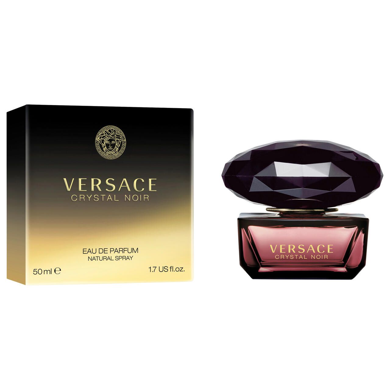 Versace Crystal Noir Eau de Parfum. Schwarzer Flakon mit facettiertem Deckel. Goldene Schrift auf schwarzer Verpackung.