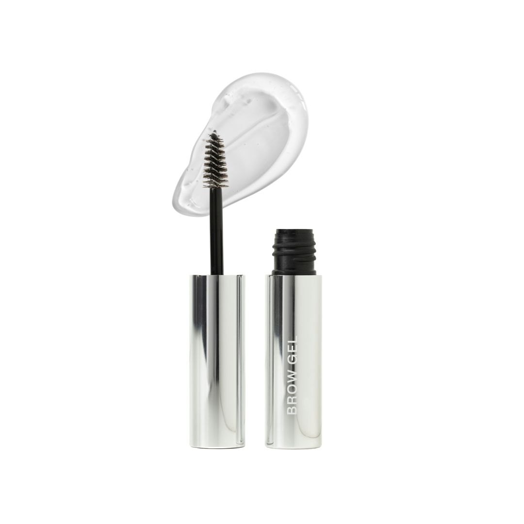 Transparentes Augenbrauengel mit Bürste und Behälter. Behälter aus Metall mit Schriftzug "BROW GEL". Gel-Textur sichtbar.