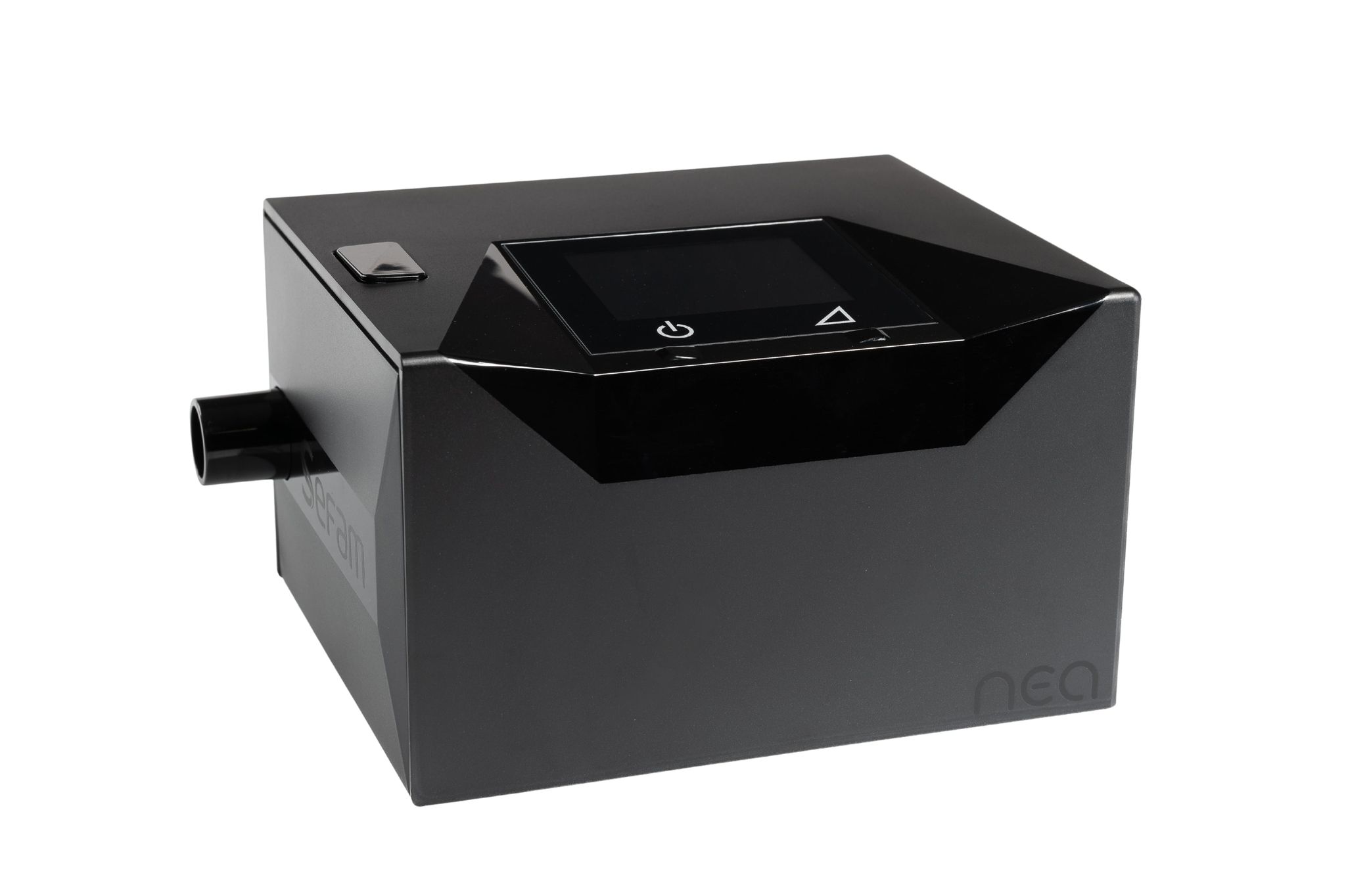 Schwarzes APAP-Gerät mit Display und Anschluss. Aufschrift "néa".