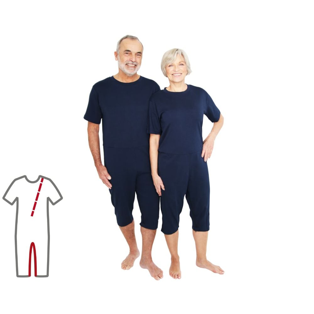 Blauer Overall mit kurzem Bein und Rücken-RV. Zwei Personen tragen den Overall. Skizze des Overalls.