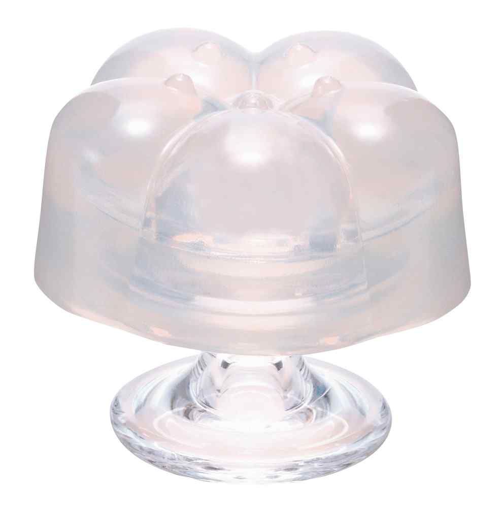 Transparentes Produkt, blütenförmig, auf einem Sockel. Mehrere abgerundete Segmente.