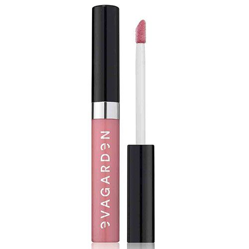 Lipgloss-Flakon mit schwarzem Deckel und Applikator. Rosa Flüssigkeit, silberner Ring, Schriftzug "evagarden".