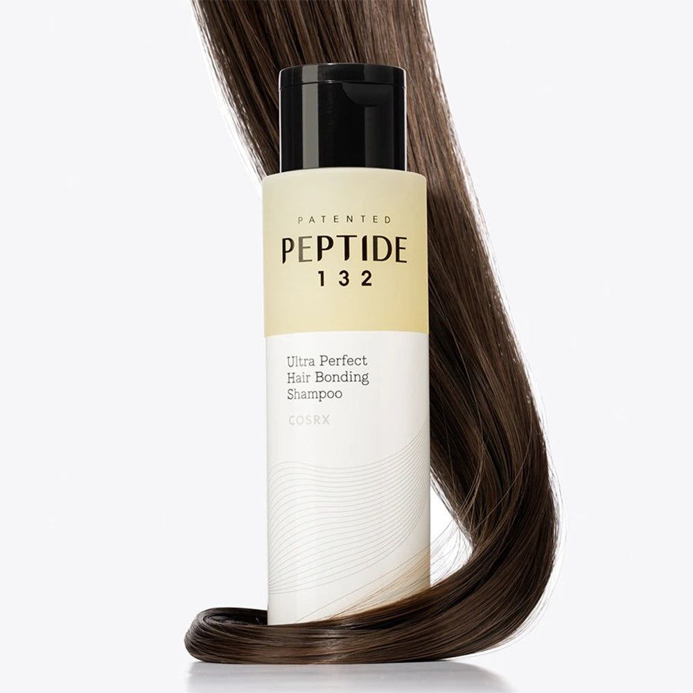 Shampoo-Flasche mit schwarzem Deckel und braunen Haaren. Text: Peptide 132, Ultra Perfect Hair Bonding Shampoo.