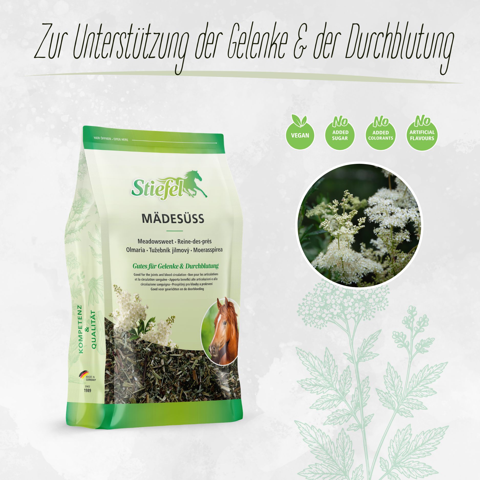 Beutel mit Stiefel Mädesüßkraut. Grün-weiße Verpackung, Produktname und Logo. Abbildung von Kräutern und Pferd. Vegan-Siegel.