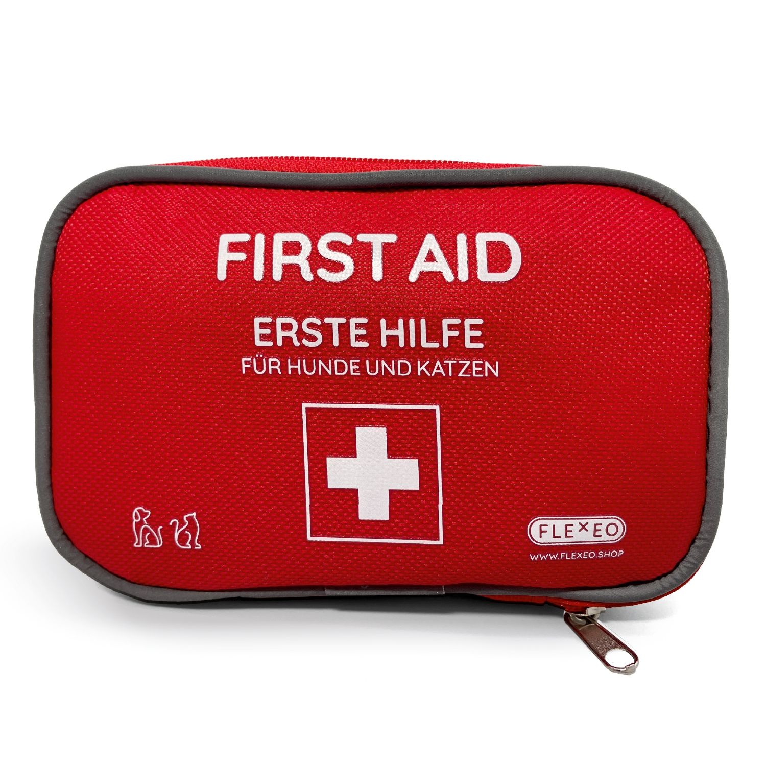 Rote Erste-Hilfe-Tasche mit Reißverschluss. Aufschrift: FIRST AID, ERSTE HILFE FÜR HUNDE UND KATZEN. Weißes Kreuz, Logo FLEXEO.