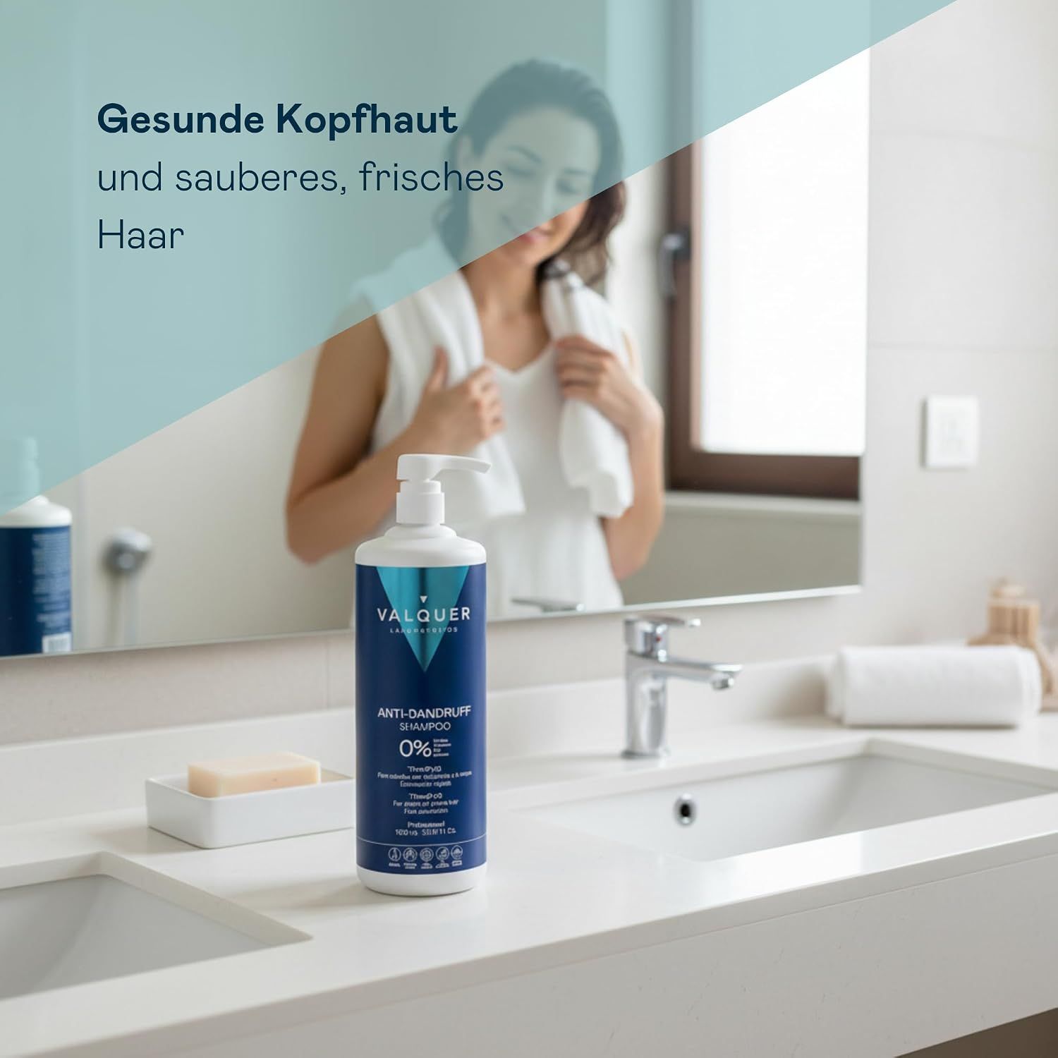 Valquer Anti-Schuppen Shampoo 1000ml Flasche auf einem Waschbecken.