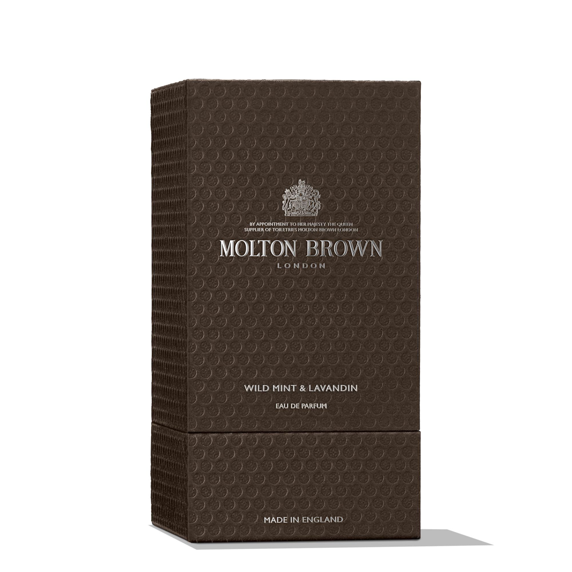Braune Verpackung von Molton Brown Wild Mint & Lavandin. Geprägtes Muster, Logo, Text. Aufschrift: Made in England.