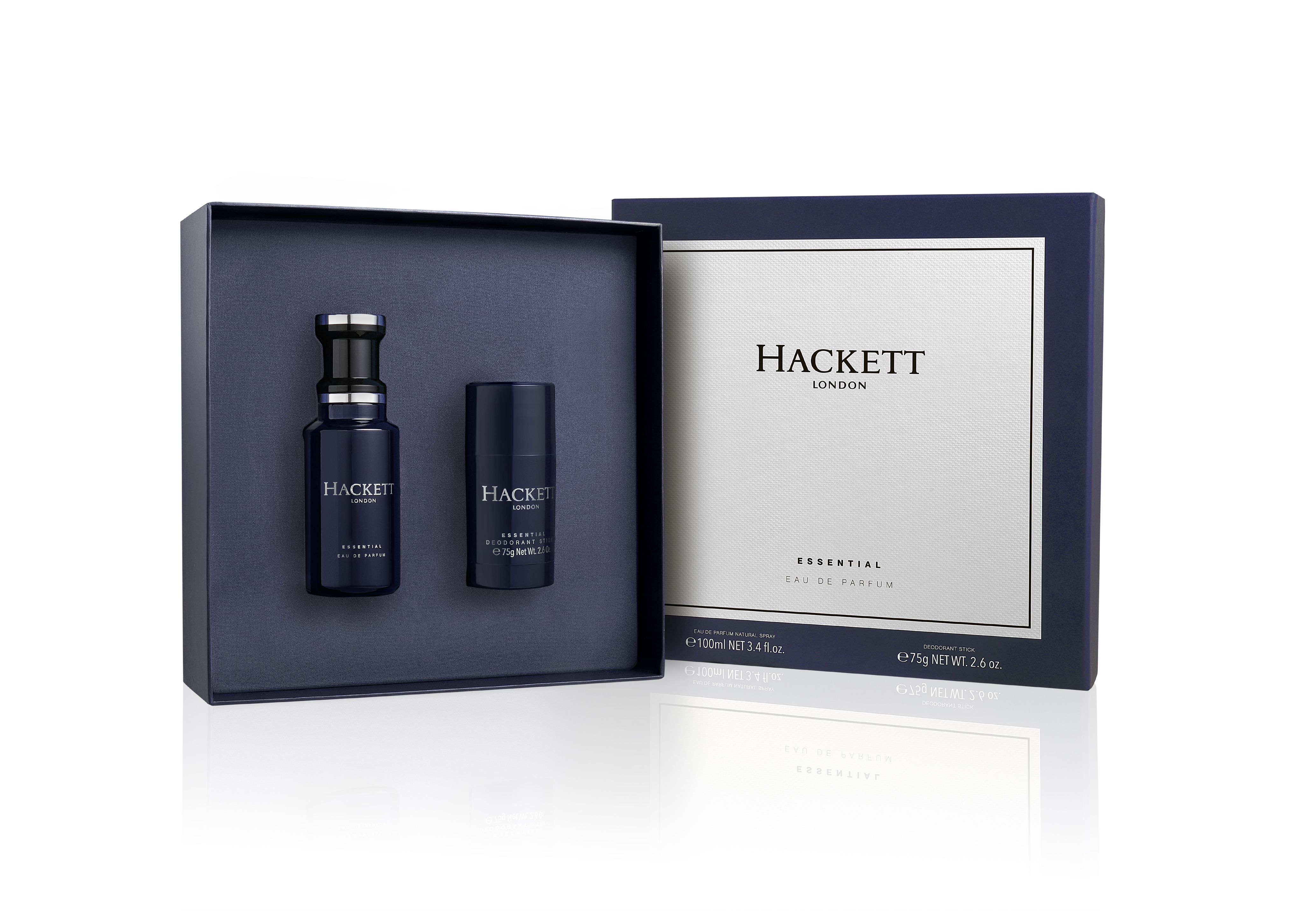 Geöffnetes Geschenkset mit Eau de Parfum und Deo-Stick. Dunkelblaue Verpackung mit weißem Logo. Produkte im Inneren.