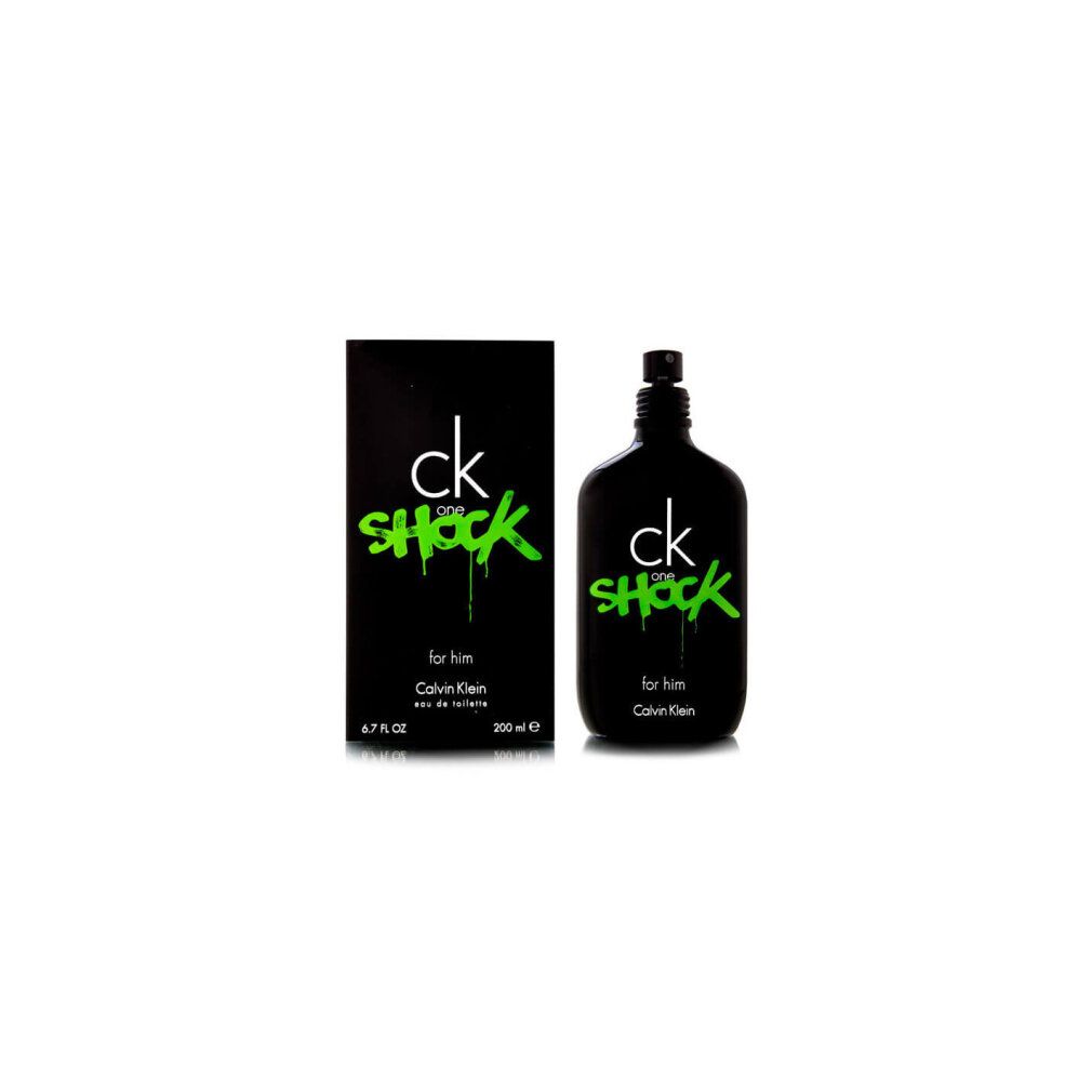 Schwarze Flasche und Verpackung mit weißem „ck one SHOCK“ und grünem Schriftzug. „for him“ und „Calvin Klein“.