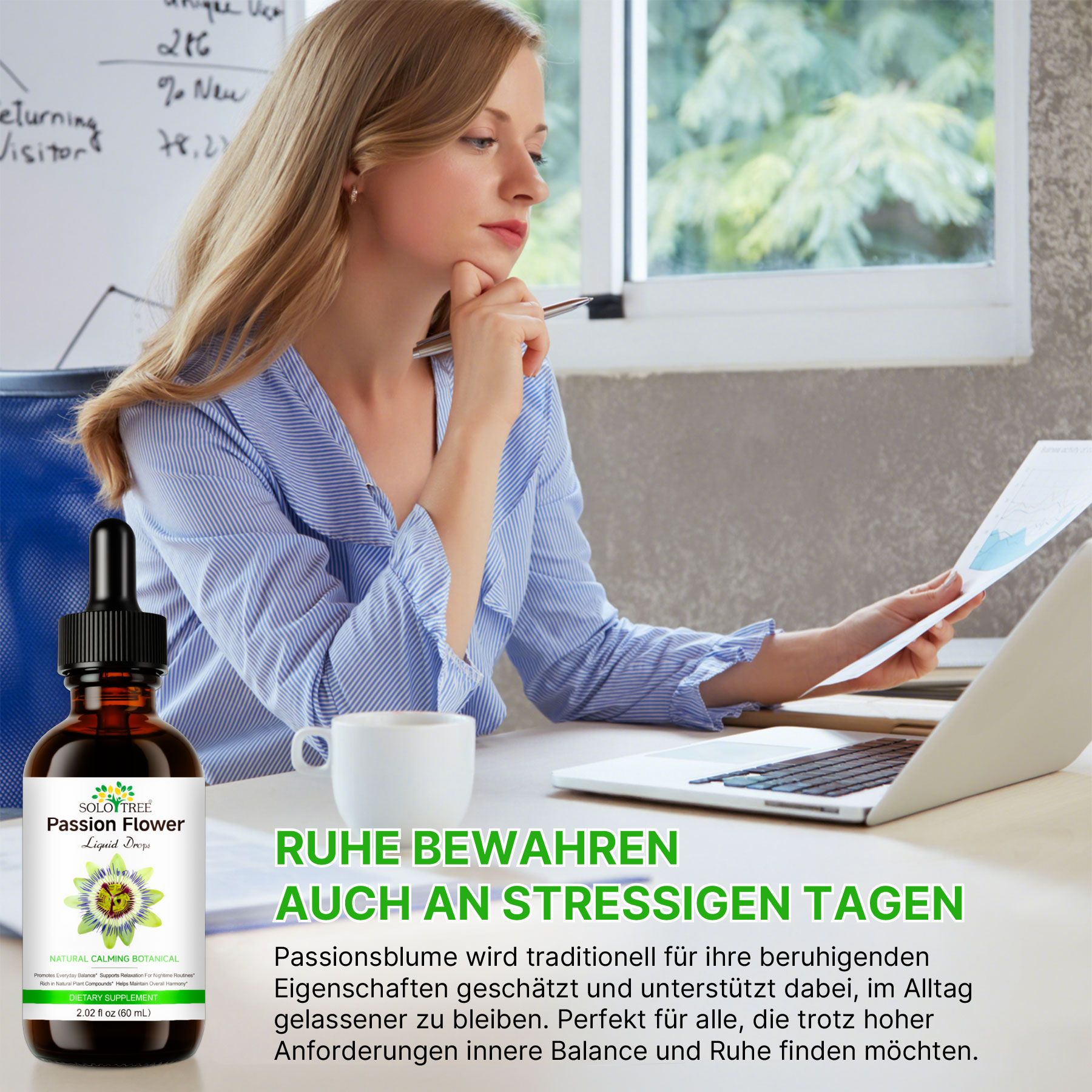 Eine Flasche 'Passion Flower Liquid Drops' auf einem Schreibtisch neben einer Frau, die Papiere prüft.