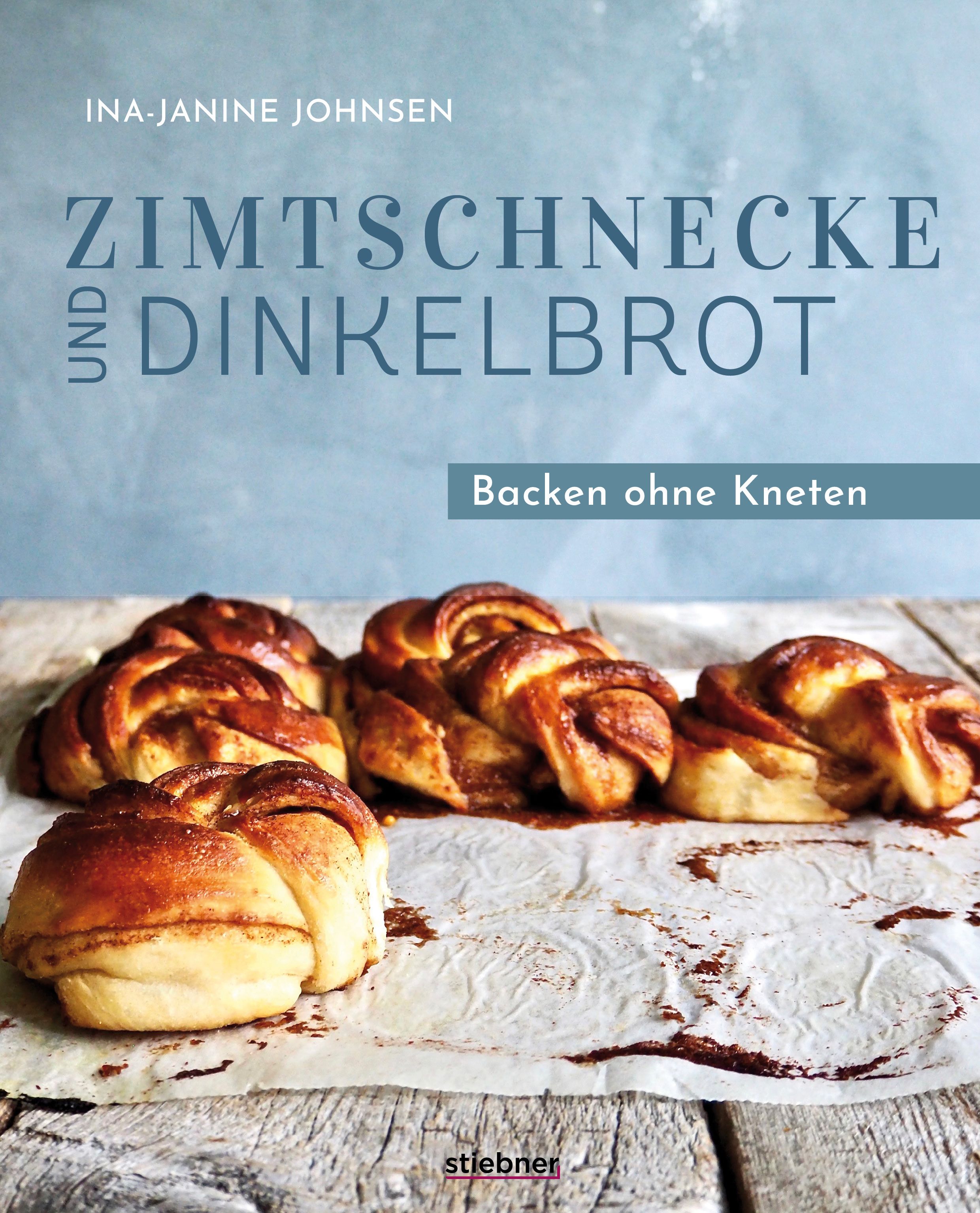 Buchcover: Titel "Zimtschnecke und Dinkelbrot". Zimtschnecken auf Backpapier. Autor: Ina-Janine Johnsen.