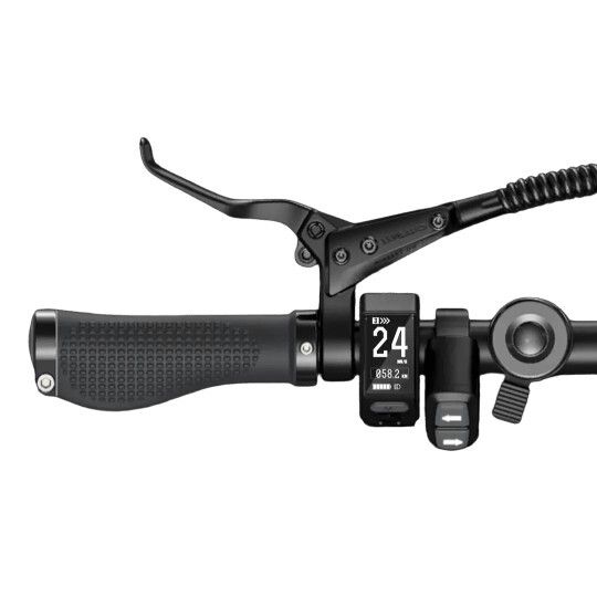 Schwarzer Fahrradlenker mit Griff, Bremshebel und Display mit digitaler Anzeige. Details der ENGWE P20.