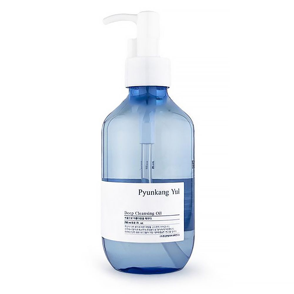 Pyunkang Yul Deep Cleansing Oil in einer blauen Pumpflasche.
