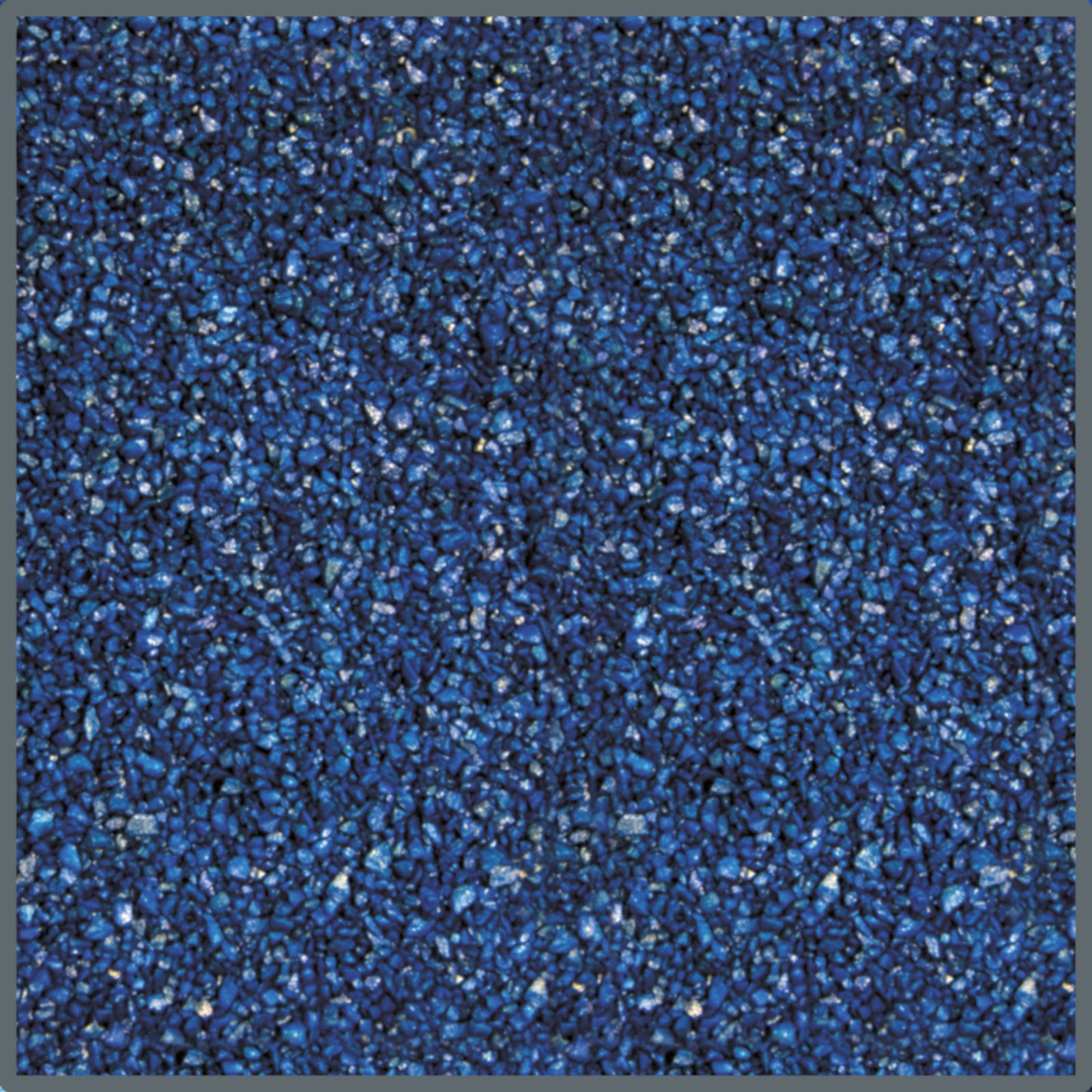 Blauer Kies, gleichmäßig verteilt. Die Oberfläche ist rau und besteht aus kleinen, unregelmäßig geformten Steinen.
