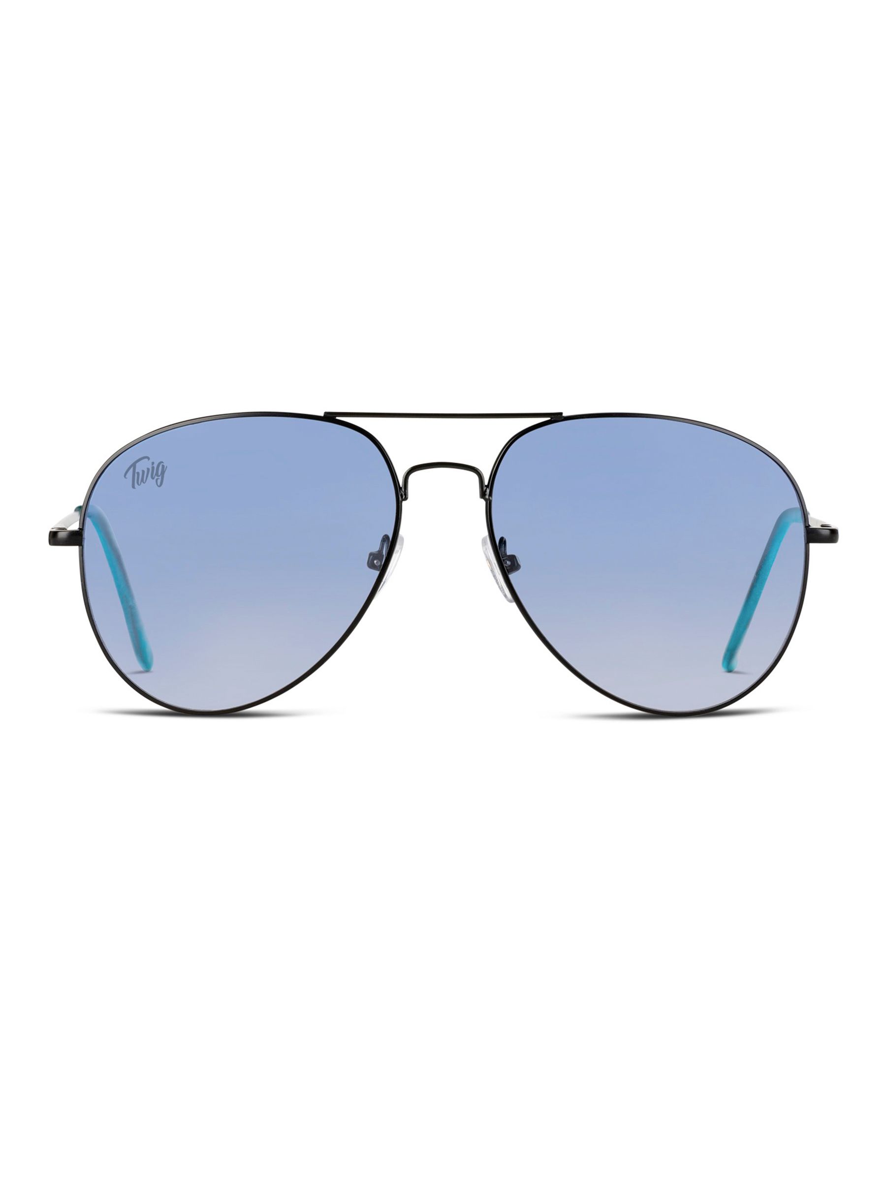 Occhiali da sole con lenti blu e montatura nera. Terminali delle aste blu. Logo sulla lente.
