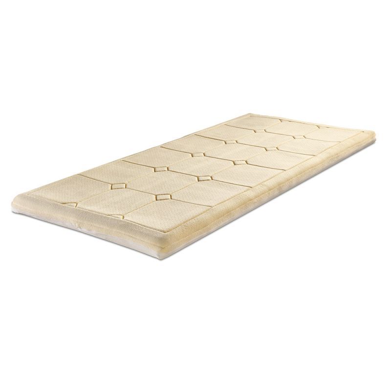 Rechteckige Matratzenauflage, beige, mit geometrischem Muster. Die Auflage hat eine helle, weiche Oberfläche.