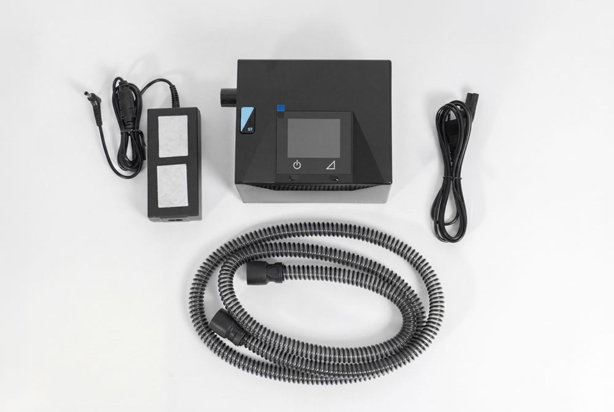 Sefam Néa DUO ST Gerät mit Zubehör: Netzteil, Schlauch, Kabel und Filter.