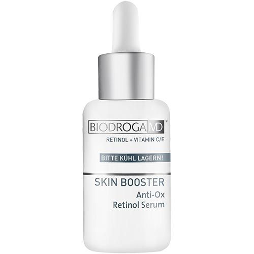 Weißes Serumfläschchen mit silbernem Deckel und Pipette. Aufschrift: BIODROGA MD, SKIN BOOSTER, Anti-Ox Retinol Serum. Text: BITTE KÜHL LAGERN!