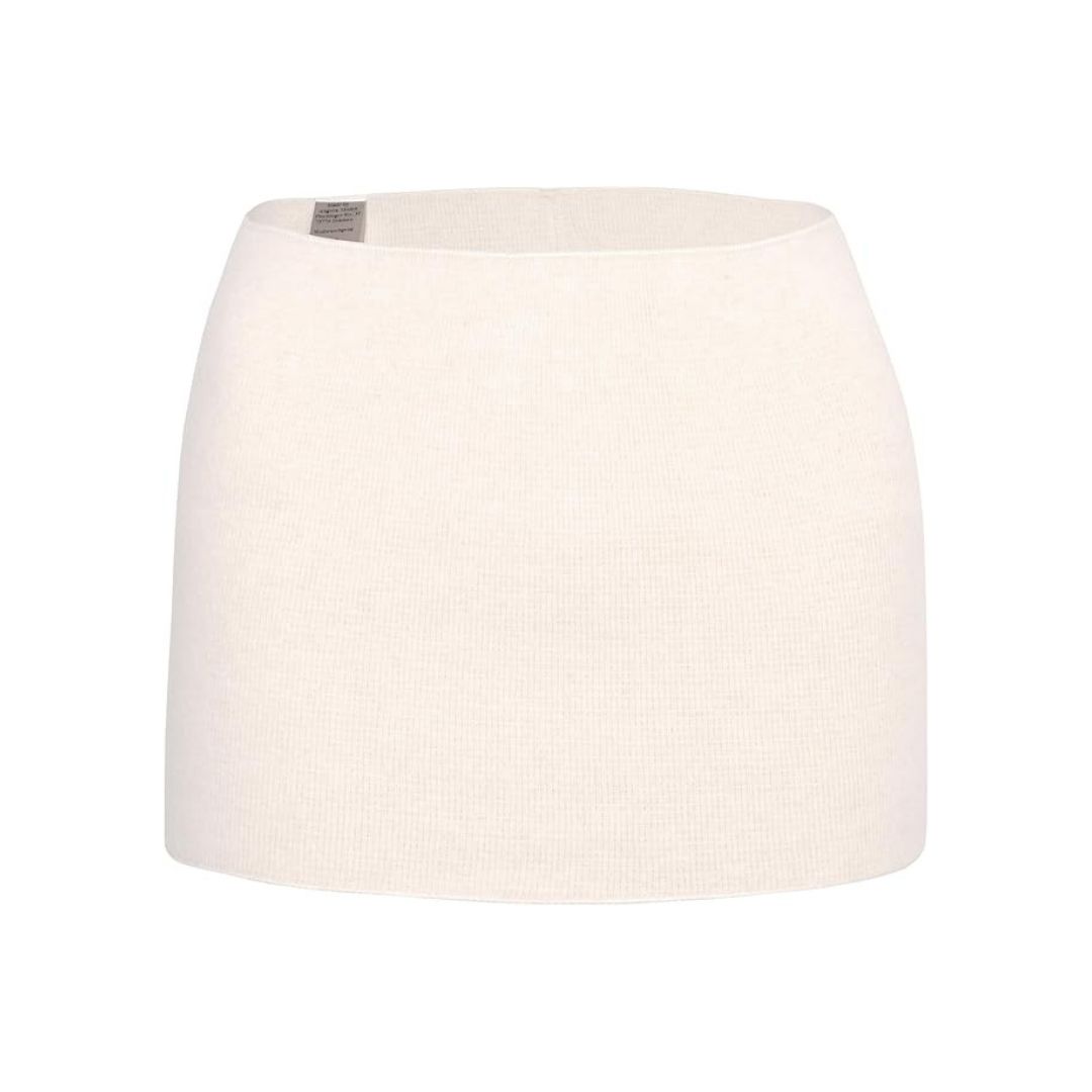Elastischer, cremefarbener Leibwärmer. Angora-Leibwärmer, zylindrisch, mit kleinem Etikett.